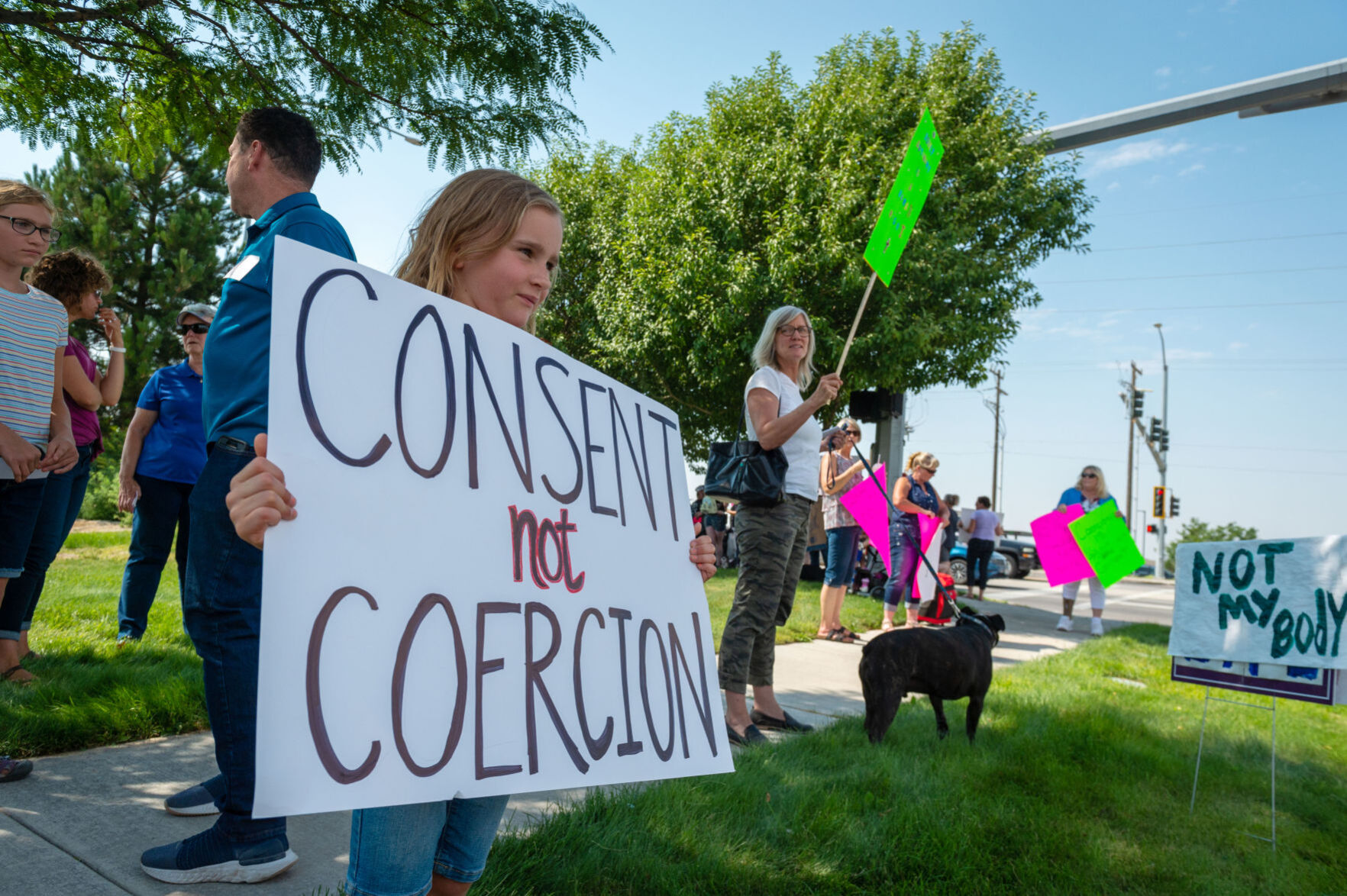 Hundreds show up to rally against vaccine mandates